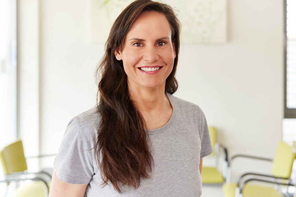 Dr. med. Henriette Salloum, Fachärztin für Allgemeinmedizin, führt medizinische Checks bei Gesundheitstagen durch.